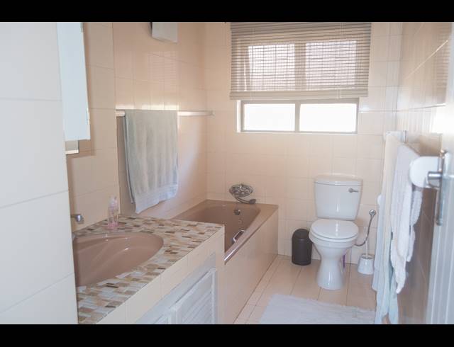 3 BEDROOM TOWNHOUSE FOR SALE IN SCOTTBURGH CENTRAL